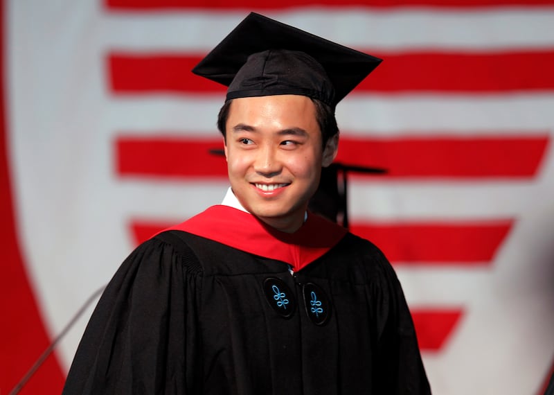 2012年,薄瓜瓜出席哈佛大學畢業典禮(路透社資料圖片)